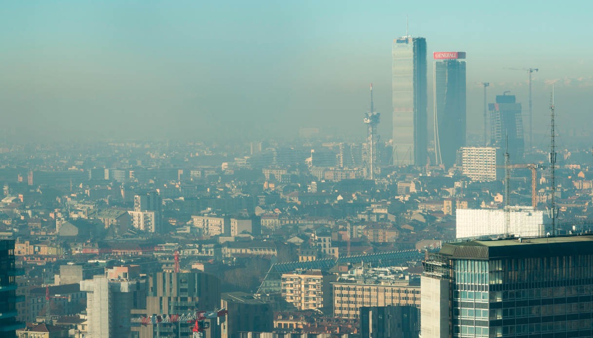 Qualità dell’aria: proibire l’auto è davvero una soluzione?